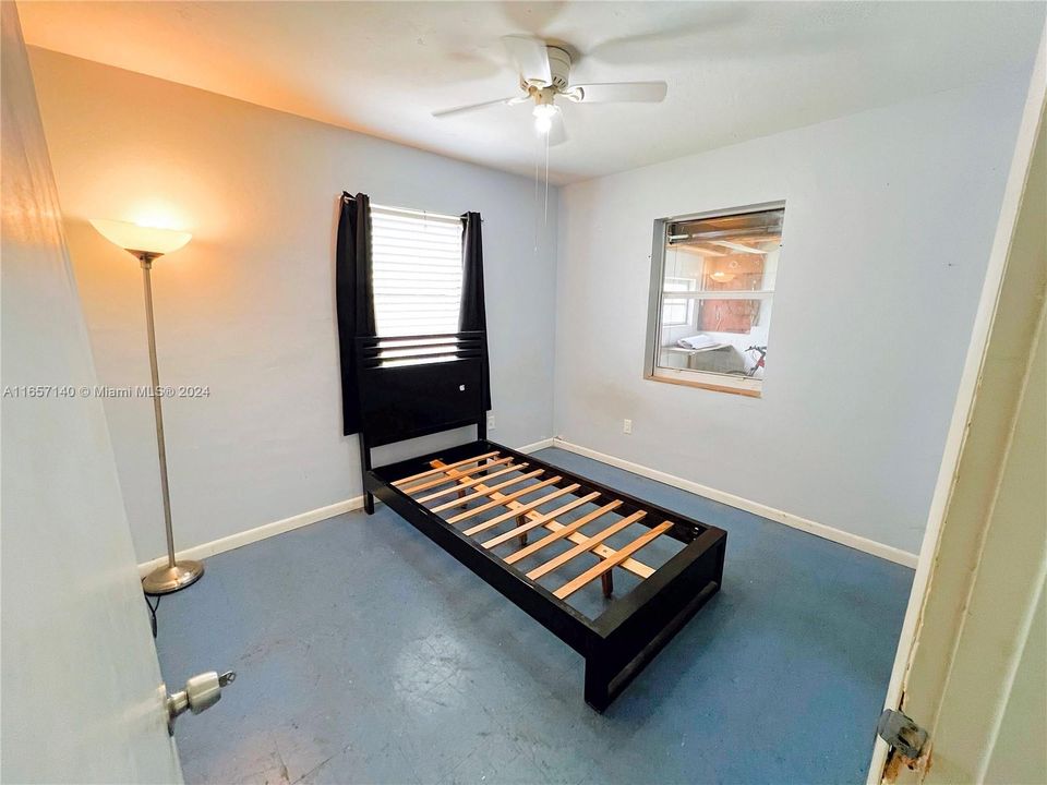 For Sale: $319,000 (3 beds, 1 baths, 1098 Square Feet)