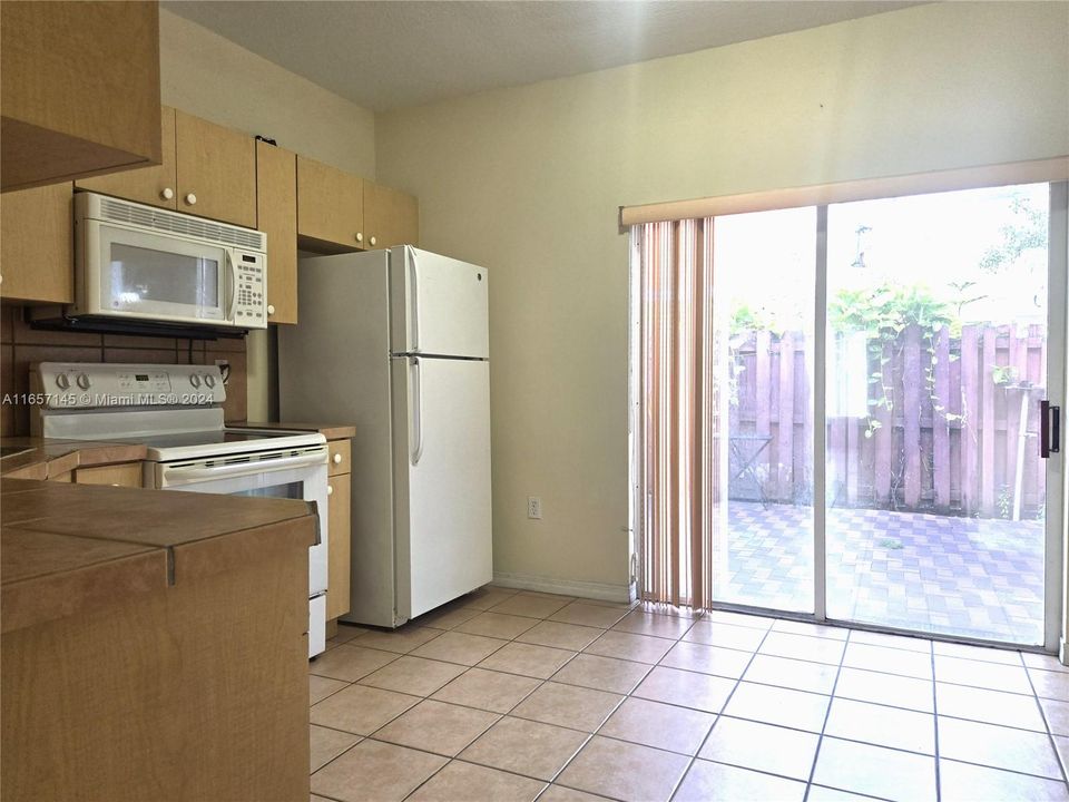 Active With Contract: $2,450 (2 beds, 2 baths, 1080 Square Feet)