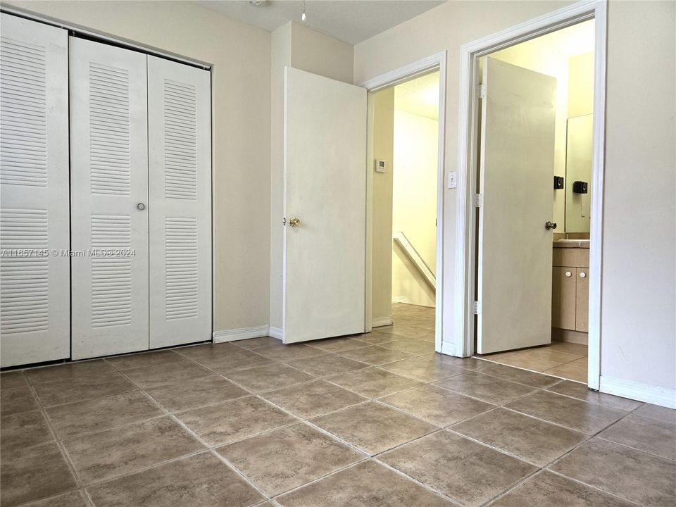 Active With Contract: $2,450 (2 beds, 2 baths, 1080 Square Feet)