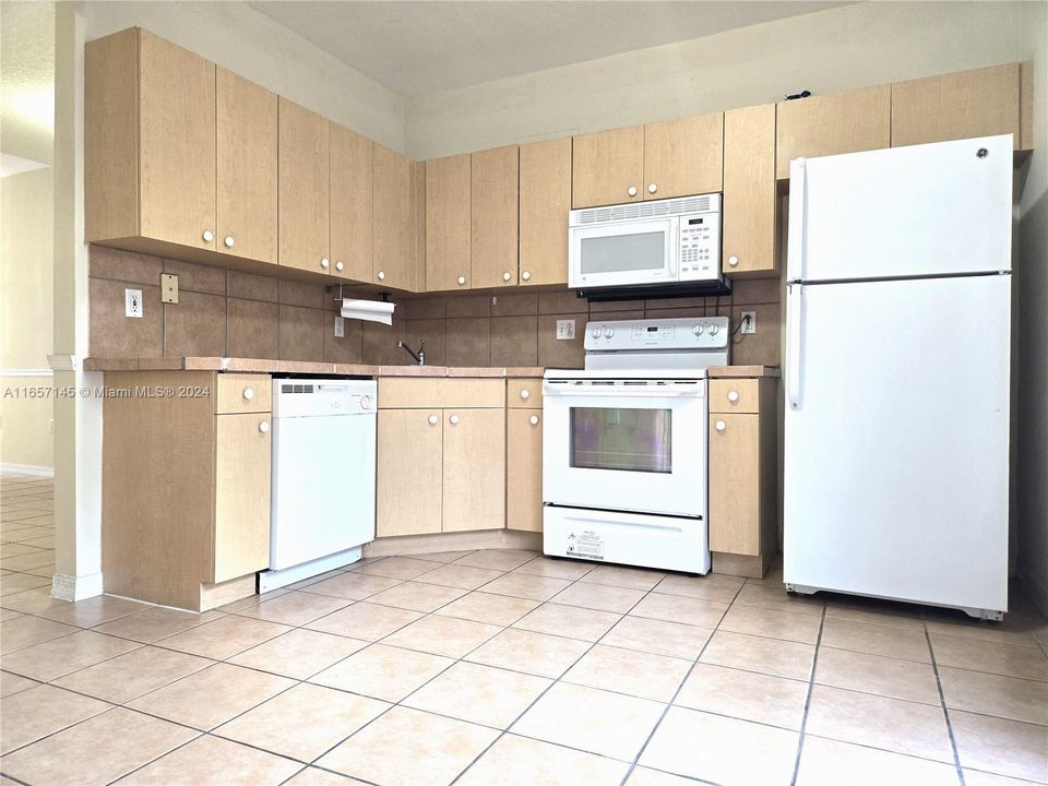 Active With Contract: $2,450 (2 beds, 2 baths, 1080 Square Feet)