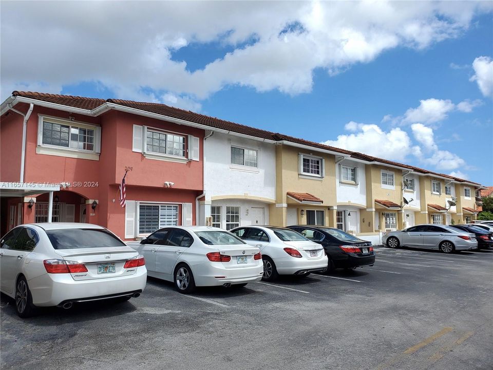 Active With Contract: $2,450 (2 beds, 2 baths, 1080 Square Feet)