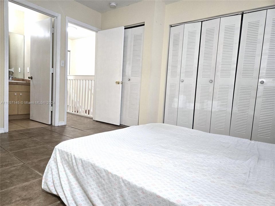 Active With Contract: $2,450 (2 beds, 2 baths, 1080 Square Feet)