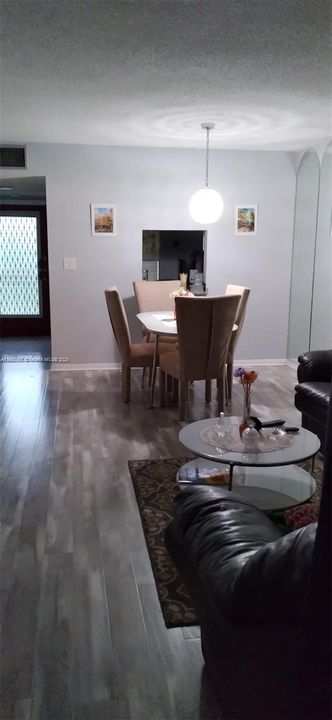 For Rent: $1,500 (1 beds, 1 baths, 660 Square Feet)