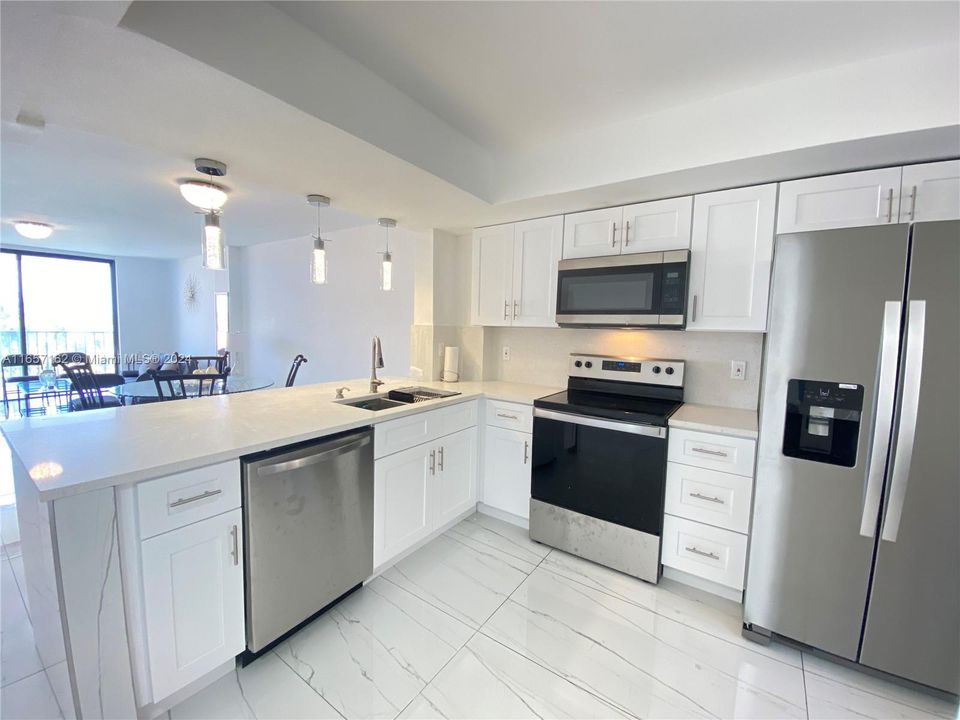 Active With Contract: $2,200 (2 beds, 2 baths, 1029 Square Feet)