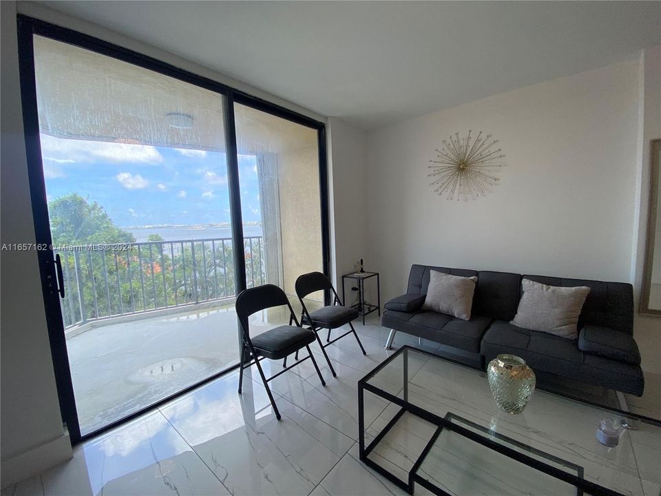 Active With Contract: $2,200 (2 beds, 2 baths, 1029 Square Feet)