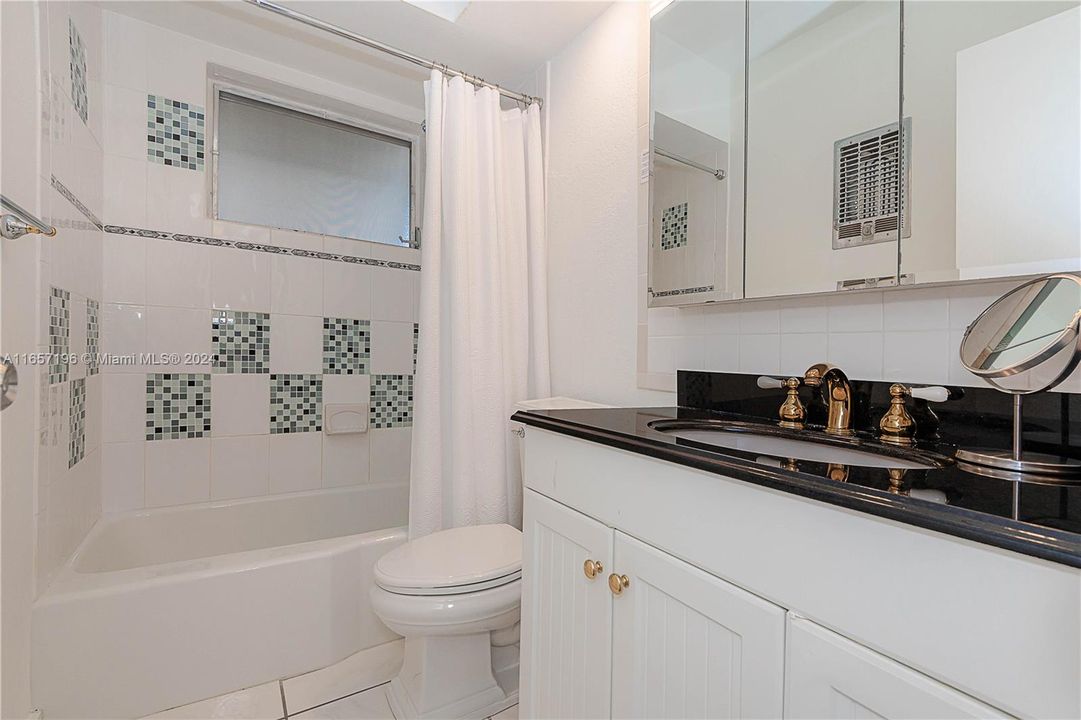 For Sale: $299,900 (2 beds, 2 baths, 1050 Square Feet)