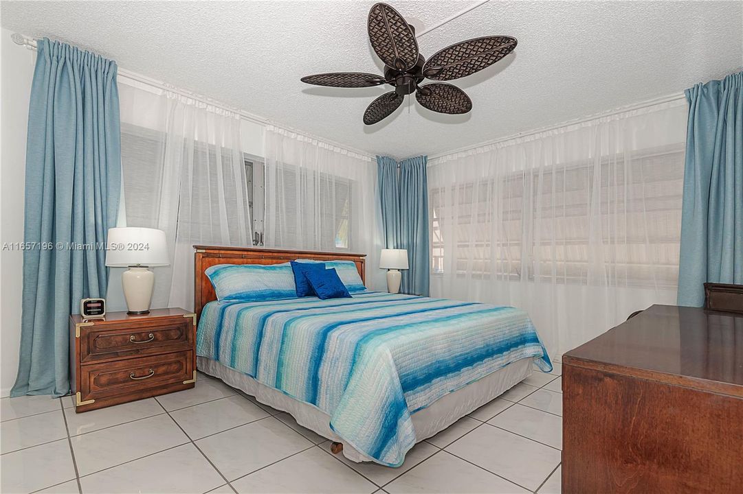 For Sale: $299,900 (2 beds, 2 baths, 1050 Square Feet)