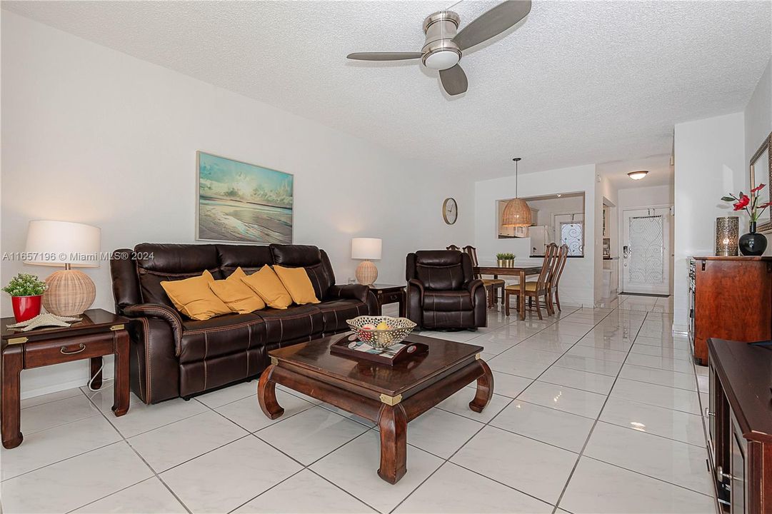 For Sale: $299,900 (2 beds, 2 baths, 1050 Square Feet)