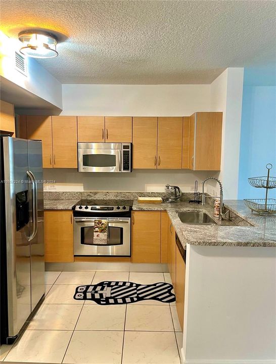 For Sale: $385,000 (1 beds, 1 baths, 787 Square Feet)