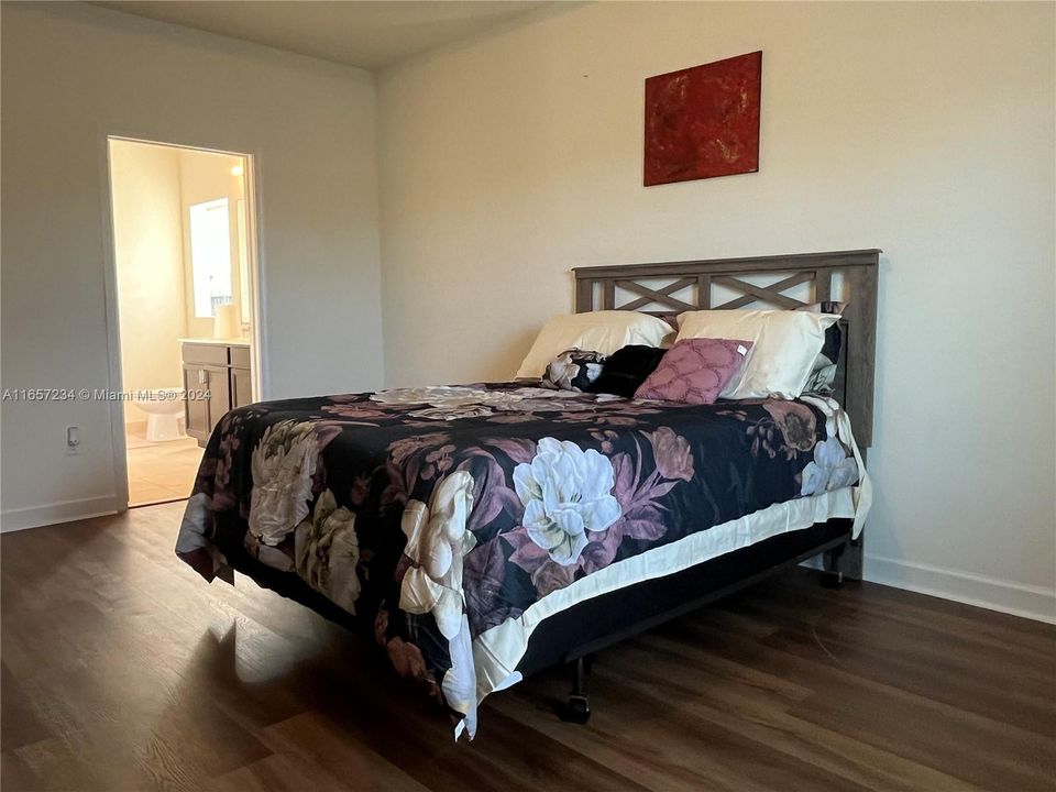 For Rent: $4,250 (3 beds, 2 baths, 1512 Square Feet)