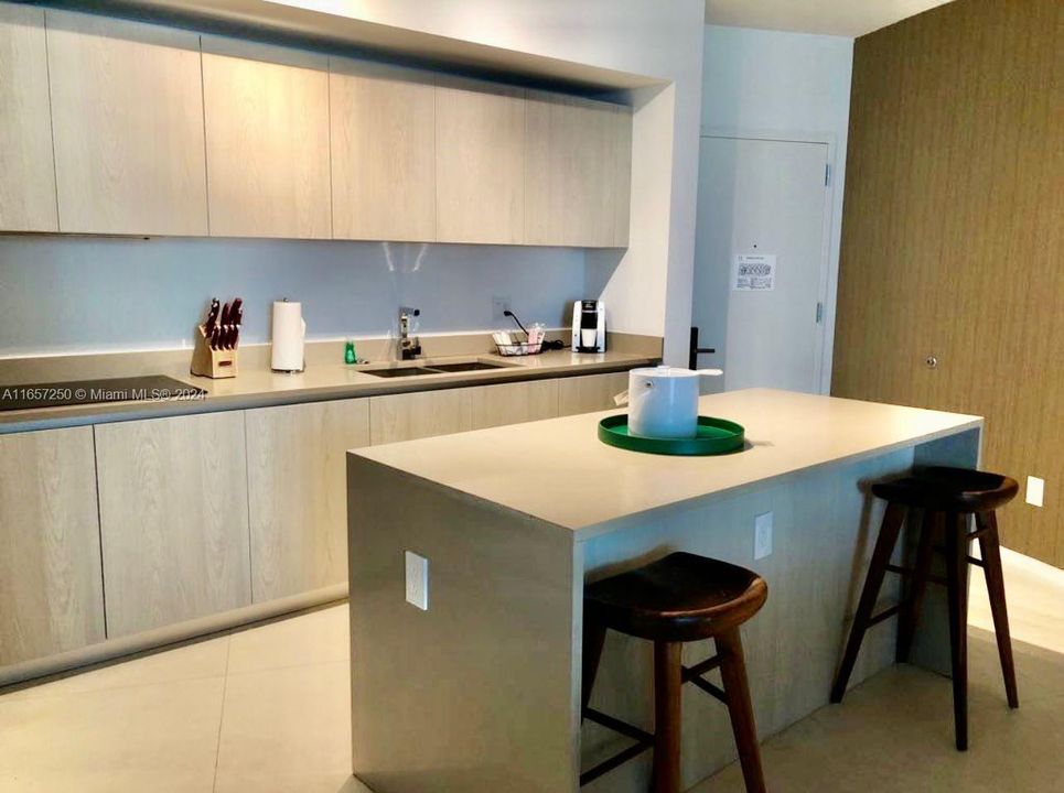 En Venta: $635,000 (1 camas, 1 baños, 850 Pies cuadrados)