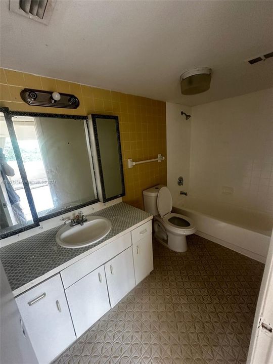 For Rent: $1,750 (2 beds, 2 baths, 856 Square Feet)