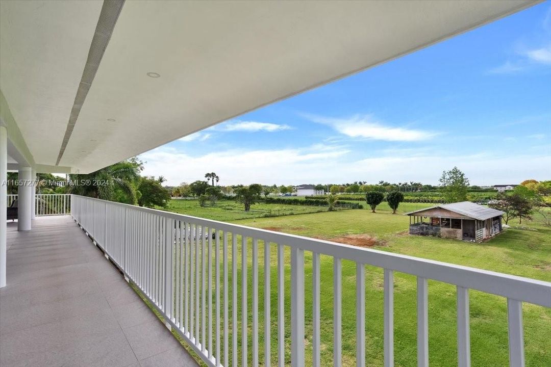 For Sale: $1,999,900 (3 beds, 2 baths, 2118 Square Feet)