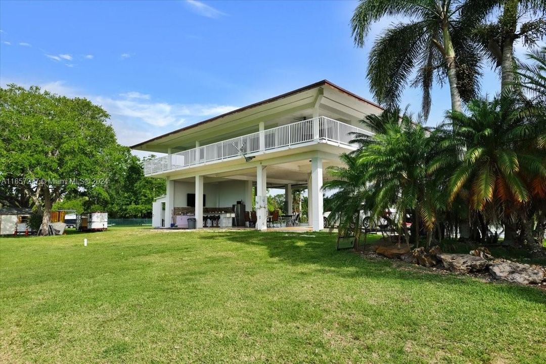 For Sale: $1,999,900 (3 beds, 2 baths, 2118 Square Feet)