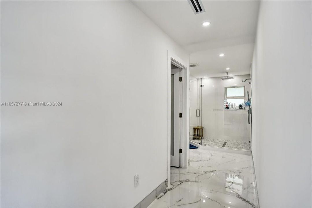 En Venta: $1,999,900 (3 camas, 2 baños, 2118 Pies cuadrados)