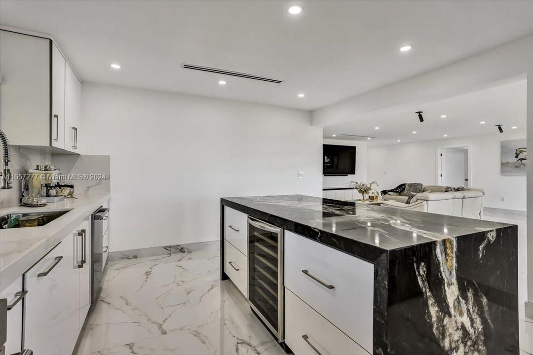 En Venta: $1,999,900 (3 camas, 2 baños, 2118 Pies cuadrados)