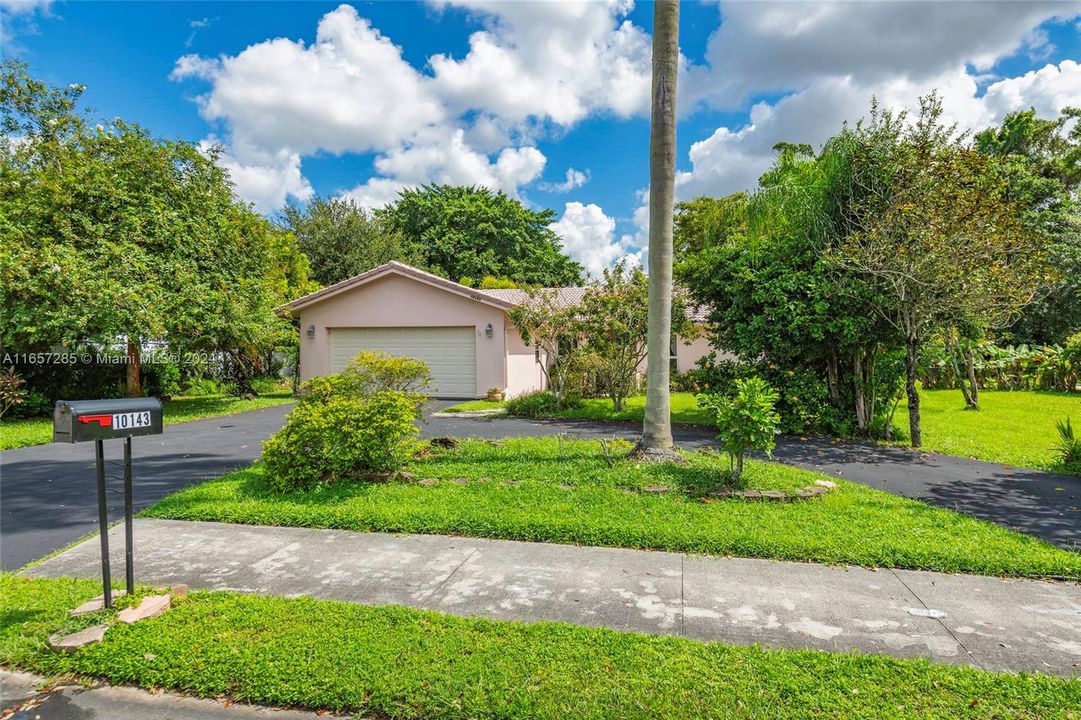 For Sale: $564,000 (3 beds, 2 baths, 1497 Square Feet)