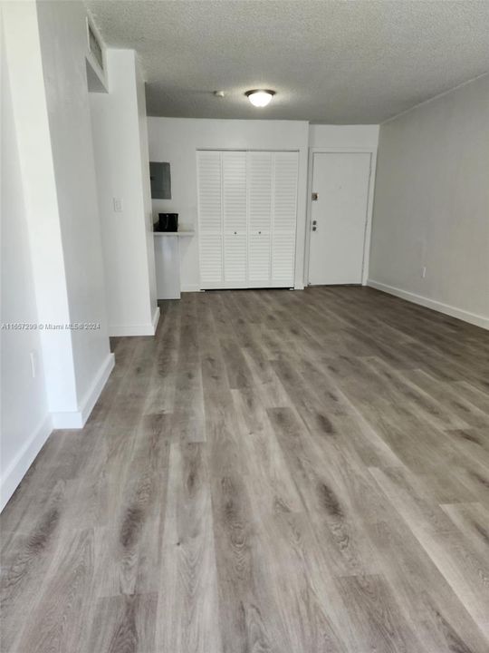 For Rent: $2,400 (2 beds, 1 baths, 900 Square Feet)