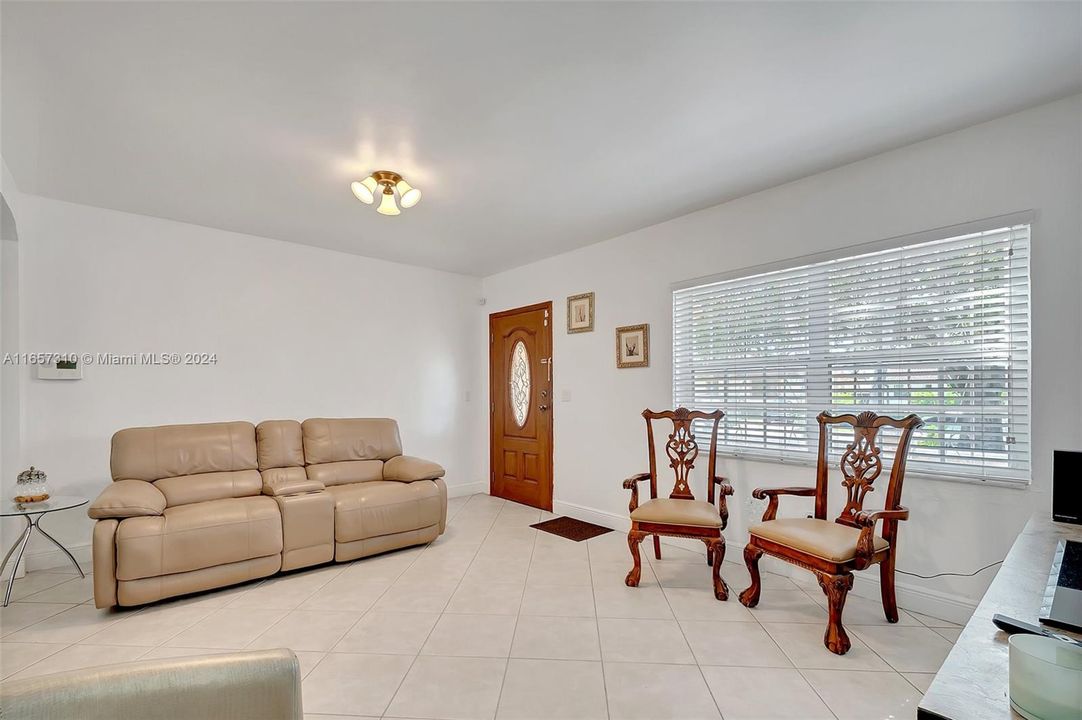 For Sale: $669,000 (3 beds, 2 baths, 1300 Square Feet)