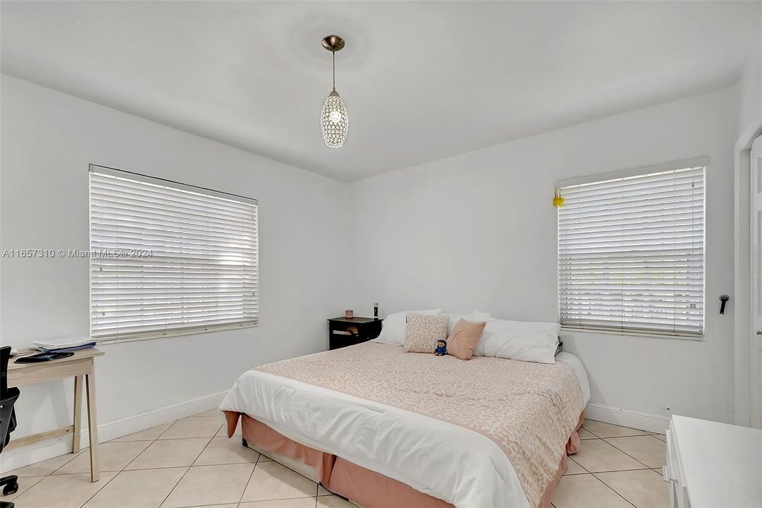 For Sale: $669,000 (3 beds, 2 baths, 1300 Square Feet)