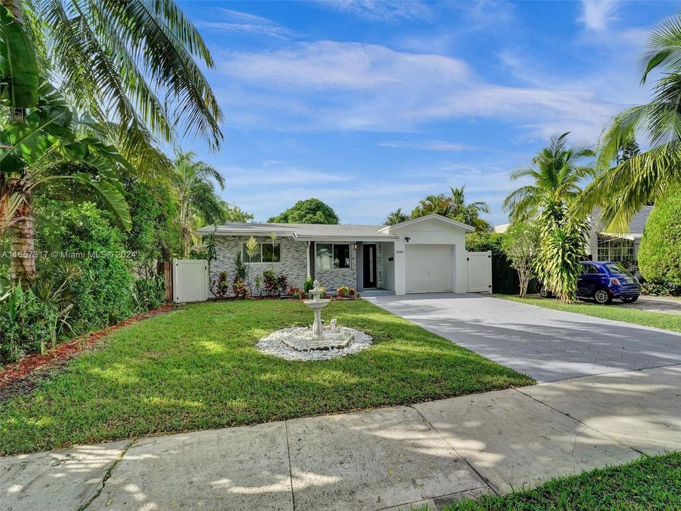 For Sale: $749,000 (2 beds, 2 baths, 1212 Square Feet)