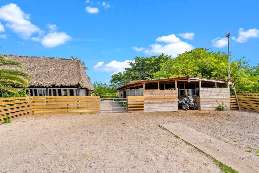 For Sale: $2,500,000 (3 beds, 2 baths, 1555 Square Feet)