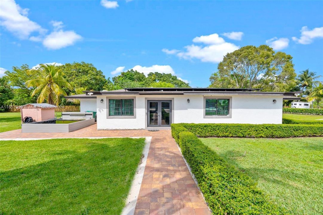 For Sale: $2,500,000 (3 beds, 2 baths, 1555 Square Feet)