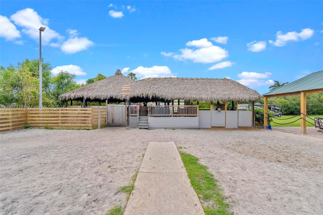 For Sale: $2,500,000 (3 beds, 2 baths, 1555 Square Feet)