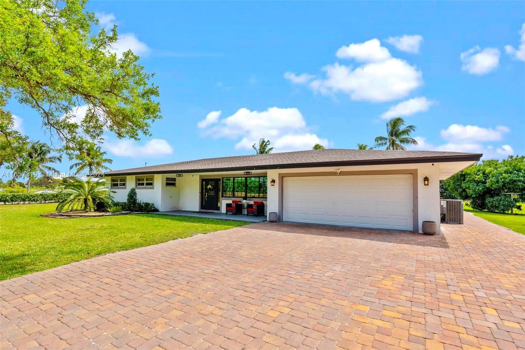 For Sale: $2,500,000 (3 beds, 2 baths, 1555 Square Feet)