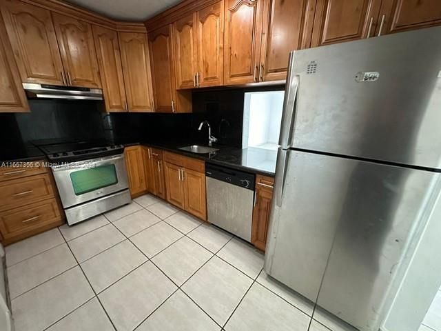 Active With Contract: $1,850 (1 beds, 1 baths, 733 Square Feet)