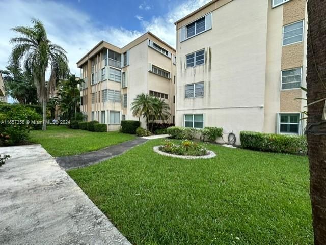 Active With Contract: $1,850 (1 beds, 1 baths, 733 Square Feet)