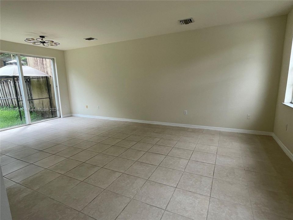 For Rent: $2,300 (2 beds, 2 baths, 1190 Square Feet)