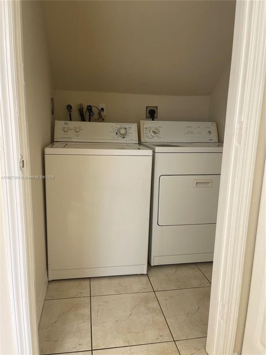 For Rent: $2,300 (2 beds, 2 baths, 1190 Square Feet)