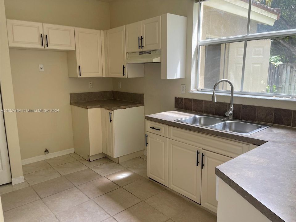 For Rent: $2,300 (2 beds, 2 baths, 1190 Square Feet)