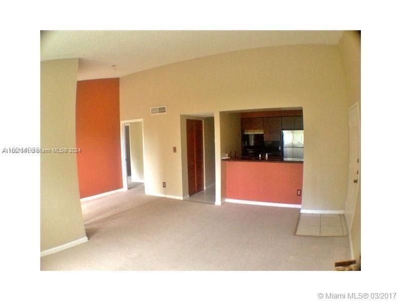 For Sale: $249,500 (1 beds, 1 baths, 841 Square Feet)