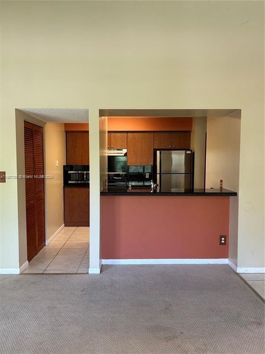 For Sale: $249,500 (1 beds, 1 baths, 841 Square Feet)