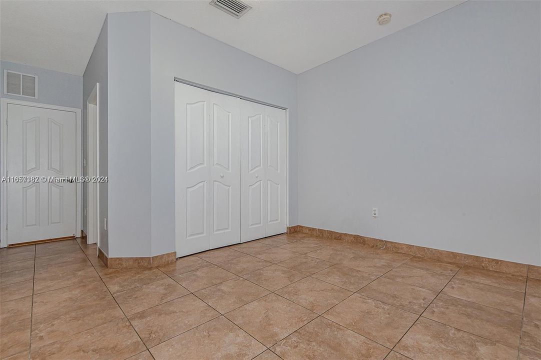 For Rent: $3,300 (3 beds, 2 baths, 1917 Square Feet)