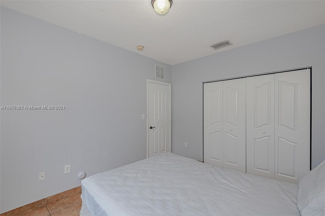 For Rent: $3,300 (3 beds, 2 baths, 1917 Square Feet)