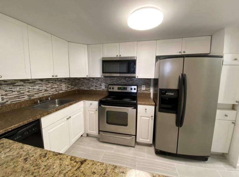 For Sale: $279,000 (2 beds, 2 baths, 900 Square Feet)