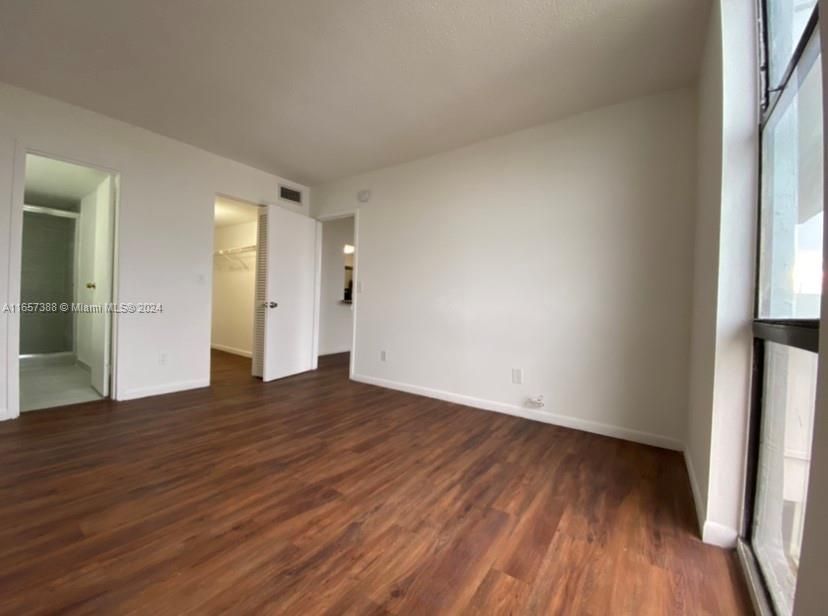 For Sale: $279,000 (2 beds, 2 baths, 900 Square Feet)