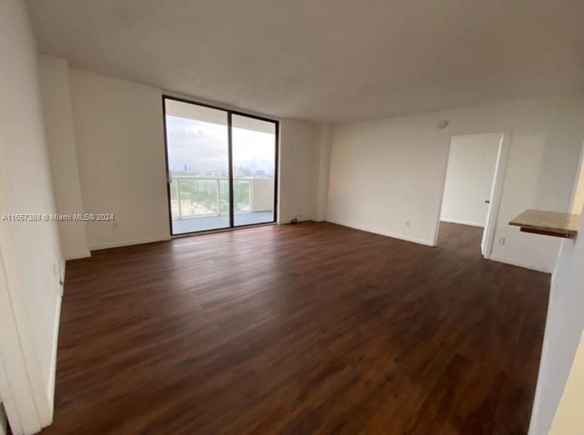 For Sale: $279,000 (2 beds, 2 baths, 900 Square Feet)