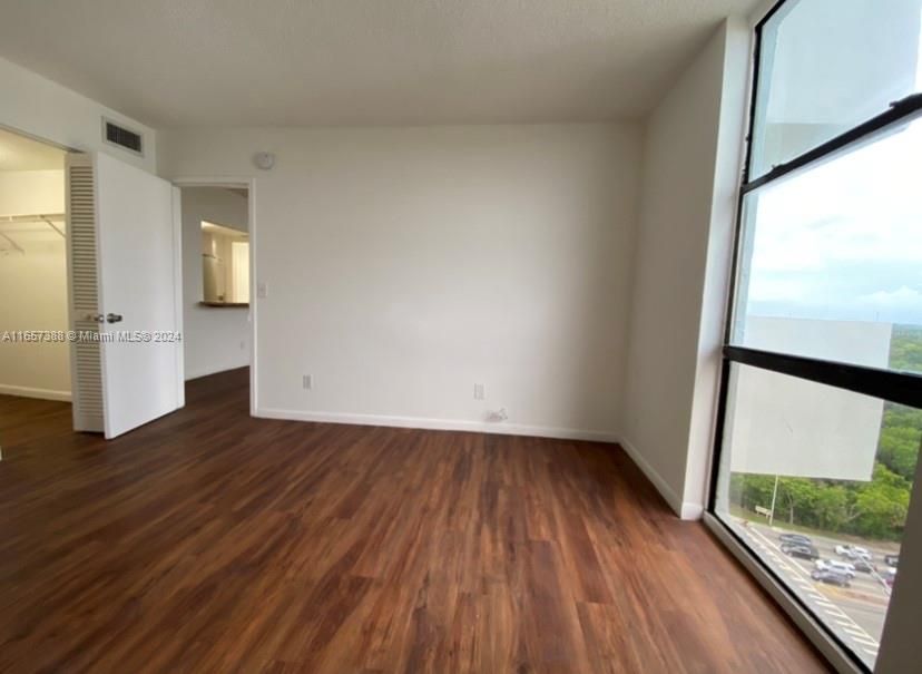 For Sale: $279,000 (2 beds, 2 baths, 900 Square Feet)