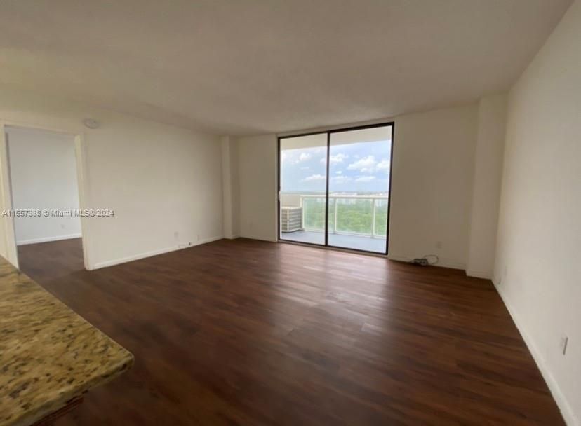 For Sale: $279,000 (2 beds, 2 baths, 900 Square Feet)