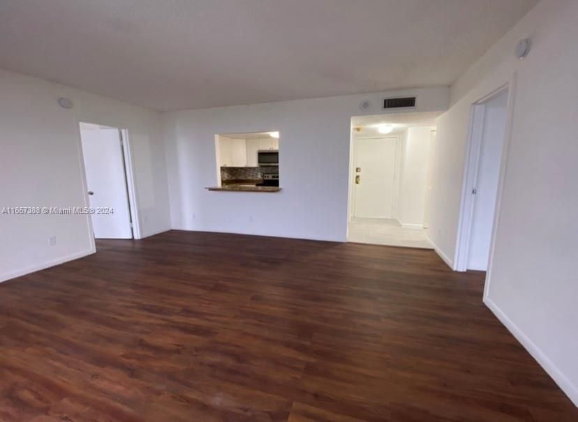 For Sale: $279,000 (2 beds, 2 baths, 900 Square Feet)