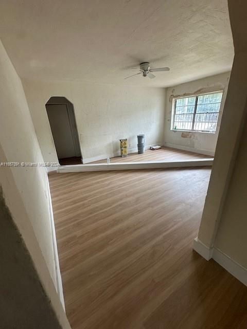 For Rent: $3,000 (3 beds, 1 baths, 2715 Square Feet)