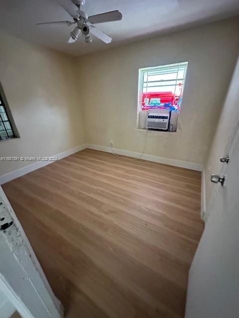 For Rent: $3,000 (3 beds, 1 baths, 2715 Square Feet)