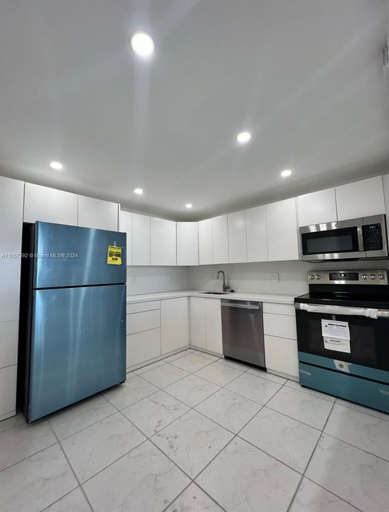 For Sale: $279,000 (2 beds, 2 baths, 1050 Square Feet)