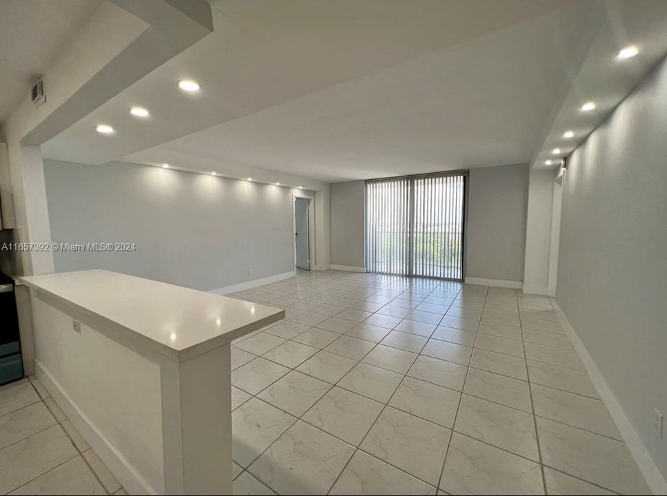 En Venta: $279,000 (2 camas, 2 baños, 1050 Pies cuadrados)