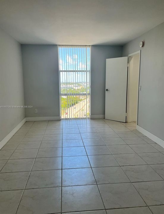 For Sale: $279,000 (2 beds, 2 baths, 1050 Square Feet)