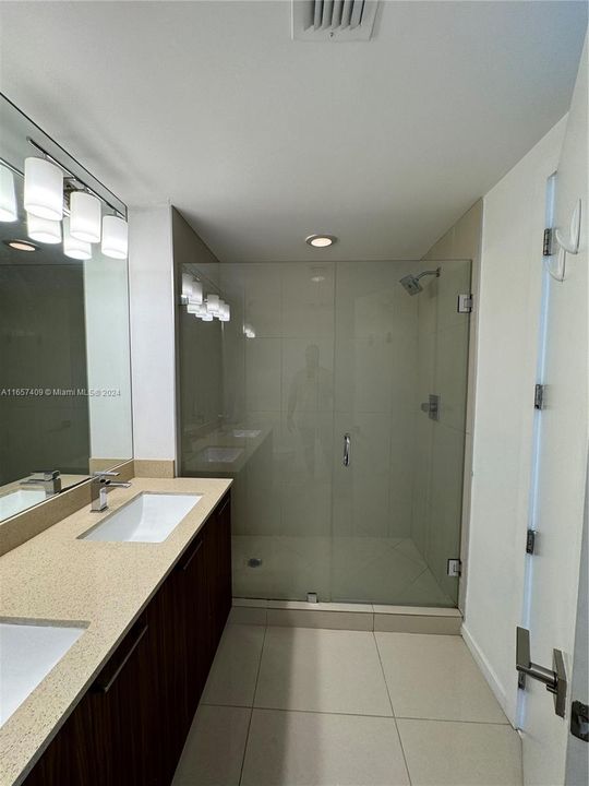 最近租的: $3,400 (2 贝兹, 2 浴室, 1073 平方英尺)